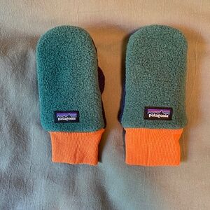 Patagonia Baby Pita Pocket Mittens - size 6-12 months
